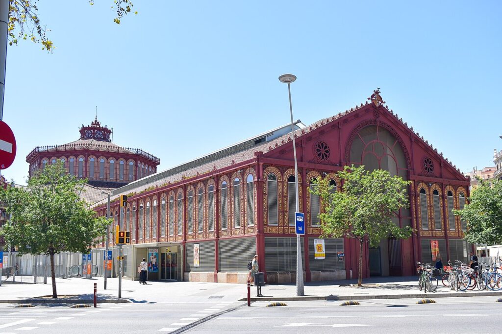 The Mercat de Sant Antoni and its Barcelona neighbourhood